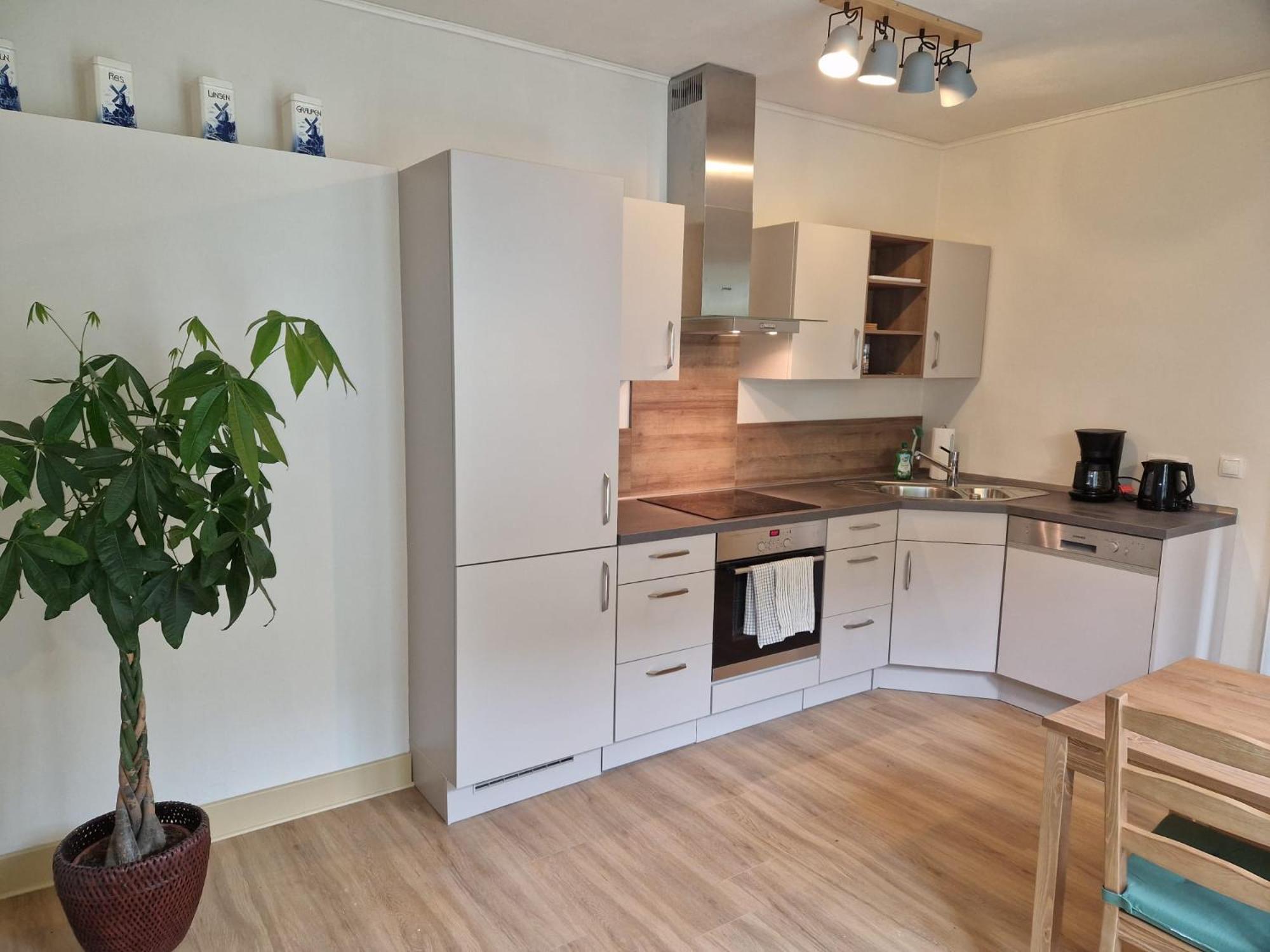 Rebhaus Adams Apartment *